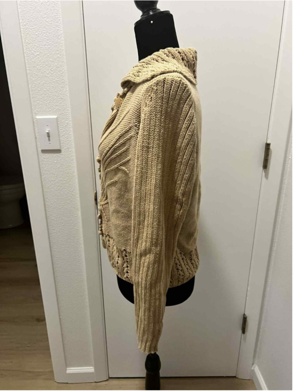 Liz Claiborne Womens Beige Knit Cardigan Sweater Scalloped Trim Button Front - Picture 8 of 9